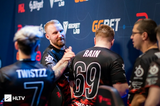 三国杀团队进军二游圈引发热议 尘白禁区无限期停服